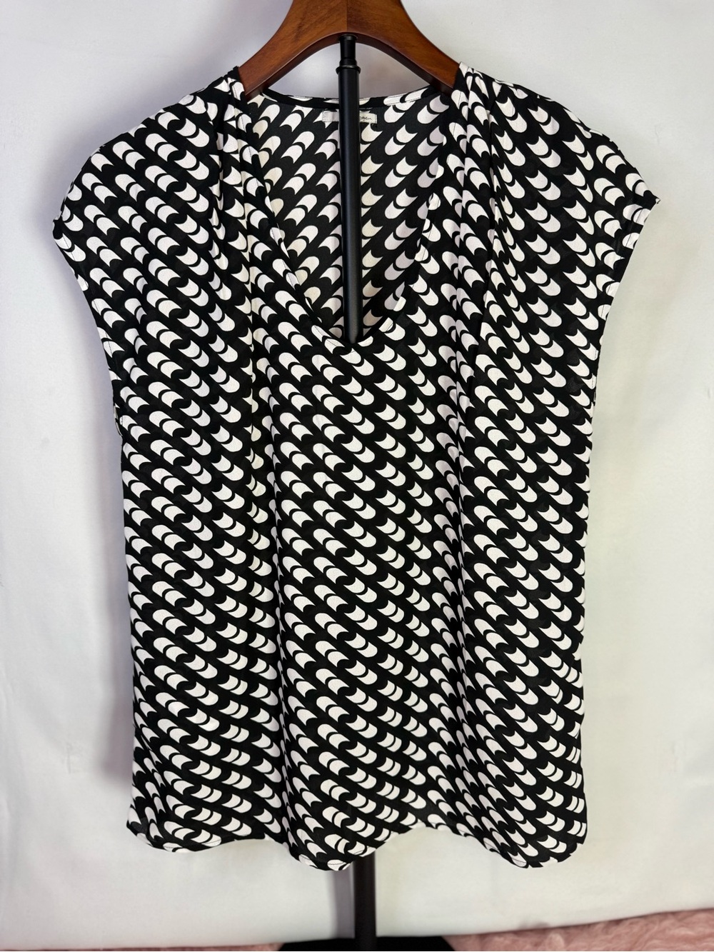 Halogen - Black & White Geometric Cap-Sleeve Women's Top - Size XS